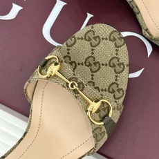 Gucci/古驰26WF新品马衔扣 坡跟凉鞋 浅金马衔扣复古辨识度高 坡跟稳当久走不累脚 露趾剪裁巧饰纤细足型 意式缝线 Gucci/古驰26WF新品马衔扣 坡跟凉鞋 浅金马衔扣复古辨识度高 坡跟稳当久走不累脚 露趾剪裁巧饰纤细足型 意式缝线