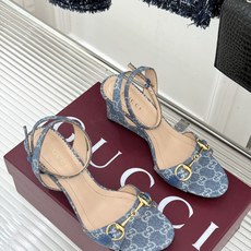 Gucci/古驰26WF新品马衔扣 坡跟凉鞋 浅金马衔扣复古辨识度高 坡跟稳当久走不累脚 露趾剪裁巧饰纤细足型 意式缝线 Gucci/古驰26WF新品马衔扣 坡跟凉鞋 浅金马衔扣复古辨识度高 坡跟稳当久走不累脚 露趾剪裁巧饰纤细足型 意式缝线