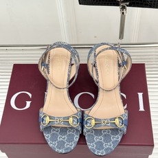 Gucci/古驰26WF新品马衔扣 坡跟凉鞋 浅金马衔扣复古辨识度高 坡跟稳当久走不累脚 露趾剪裁巧饰纤细足型 意式缝线 Gucci/古驰26WF新品马衔扣 坡跟凉鞋 浅金马衔扣复古辨识度高 坡跟稳当久走不累脚 露趾剪裁巧饰纤细足型 意式缝线