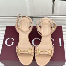 Gucci/古驰26WF新品马衔扣 坡跟凉鞋 浅金马衔扣复古辨识度高 坡跟稳当久走不累脚 露趾剪裁巧饰纤细足型 意式缝线 Gucci/古驰26WF新品马衔扣 坡跟凉鞋 浅金马衔扣复古辨识度高 坡跟稳当久走不累脚 露趾剪裁巧饰纤细足型 意式缝线