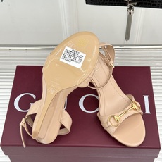 Gucci/古驰26WF新品马衔扣 坡跟凉鞋 浅金马衔扣复古辨识度高 坡跟稳当久走不累脚 露趾剪裁巧饰纤细足型 意式缝线 Gucci/古驰26WF新品马衔扣 坡跟凉鞋 浅金马衔扣复古辨识度高 坡跟稳当久走不累脚 露趾剪裁巧饰纤细足型 意式缝线