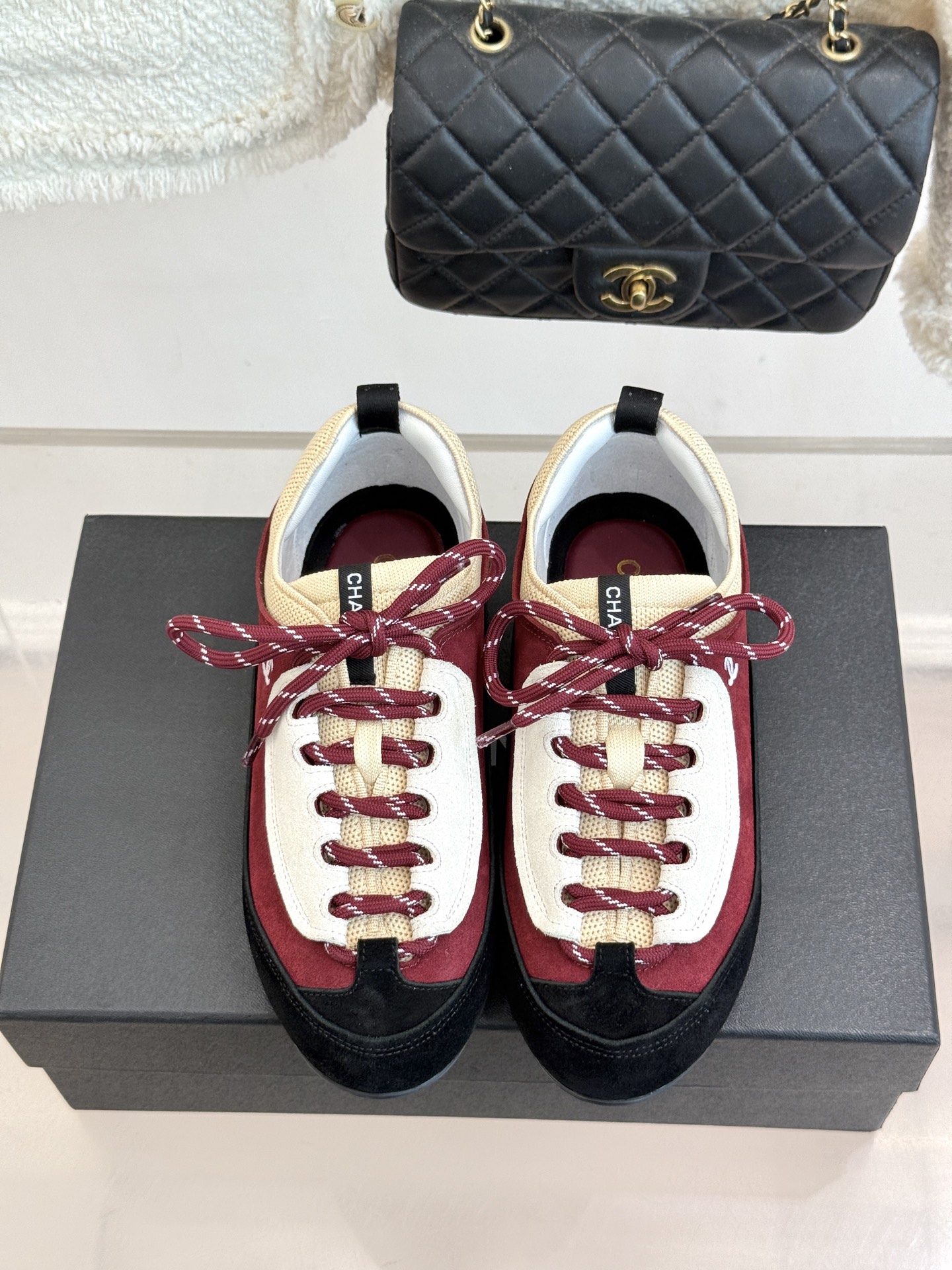 CHANE*|小香26A新品黑白 熊猫色复古拼色休闲运动鞋 黑白熊猫撞色复古吸睛 低帮版型利落简约 牛皮拼网面透气柔韧 CHANE*|小香26A新品黑白 熊猫色复古拼色休闲运动鞋 黑白熊猫撞色复古吸睛 低帮版型利落简约 牛皮拼网面透气柔韧
