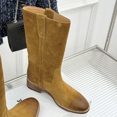 Celine /塞琳经典母复古西部牛仔靴短靴 它以经典的西部牛仔靴为蓝本 靴口那对极具辨识度的耳朵字母装饰 巧妙融入Ce Celine /塞琳经典母复古西部牛仔靴短靴 它以经典的西部牛仔靴为蓝本 靴口那对极具辨识度的耳朵字母装饰 巧妙融入Ce