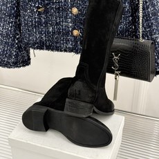 Celine /塞琳经典母复古西部牛仔靴短靴 它以经典的西部牛仔靴为蓝本 靴口那对极具辨识度的耳朵字母装饰 巧妙融入Ce Celine /塞琳经典母复古西部牛仔靴短靴 它以经典的西部牛仔靴为蓝本 靴口那对极具辨识度的耳朵字母装饰 巧妙融入Ce