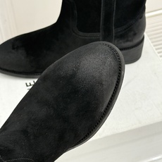 Celine /塞琳经典母复古西部牛仔靴短靴 它以经典的西部牛仔靴为蓝本 靴口那对极具辨识度的耳朵字母装饰 巧妙融入Ce Celine /塞琳经典母复古西部牛仔靴短靴 它以经典的西部牛仔靴为蓝本 靴口那对极具辨识度的耳朵字母装饰 巧妙融入Ce