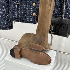 Celine /塞琳经典母复古西部牛仔靴短靴 它以经典的西部牛仔靴为蓝本 靴口那对极具辨识度的耳朵字母装饰 巧妙融入Ce Celine /塞琳经典母复古西部牛仔靴短靴 它以经典的西部牛仔靴为蓝本 靴口那对极具辨识度的耳朵字母装饰 巧妙融入Ce