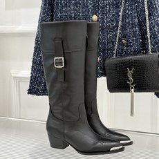 Celine /塞琳经典秋冬复古 金属头西部粗跟短靴 秋冬复古酷飒风天花板 亮面金属辨识度拉满 西部缝线复刻复古质感 粗 Celine /塞琳经典秋冬复古 金属头西部粗跟短靴 秋冬复古酷飒风天花板 亮面金属辨识度拉满 西部缝线复刻复古质感 粗