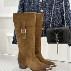 Celine /塞琳经典秋冬复古 金属头西部粗跟短靴 秋冬复古酷飒风天花板 亮面金属辨识度拉满 西部缝线复刻复古质感 粗 Celine /塞琳经典秋冬复古 金属头西部粗跟短靴 秋冬复古酷飒风天花板 亮面金属辨识度拉满 西部缝线复刻复古质感 粗