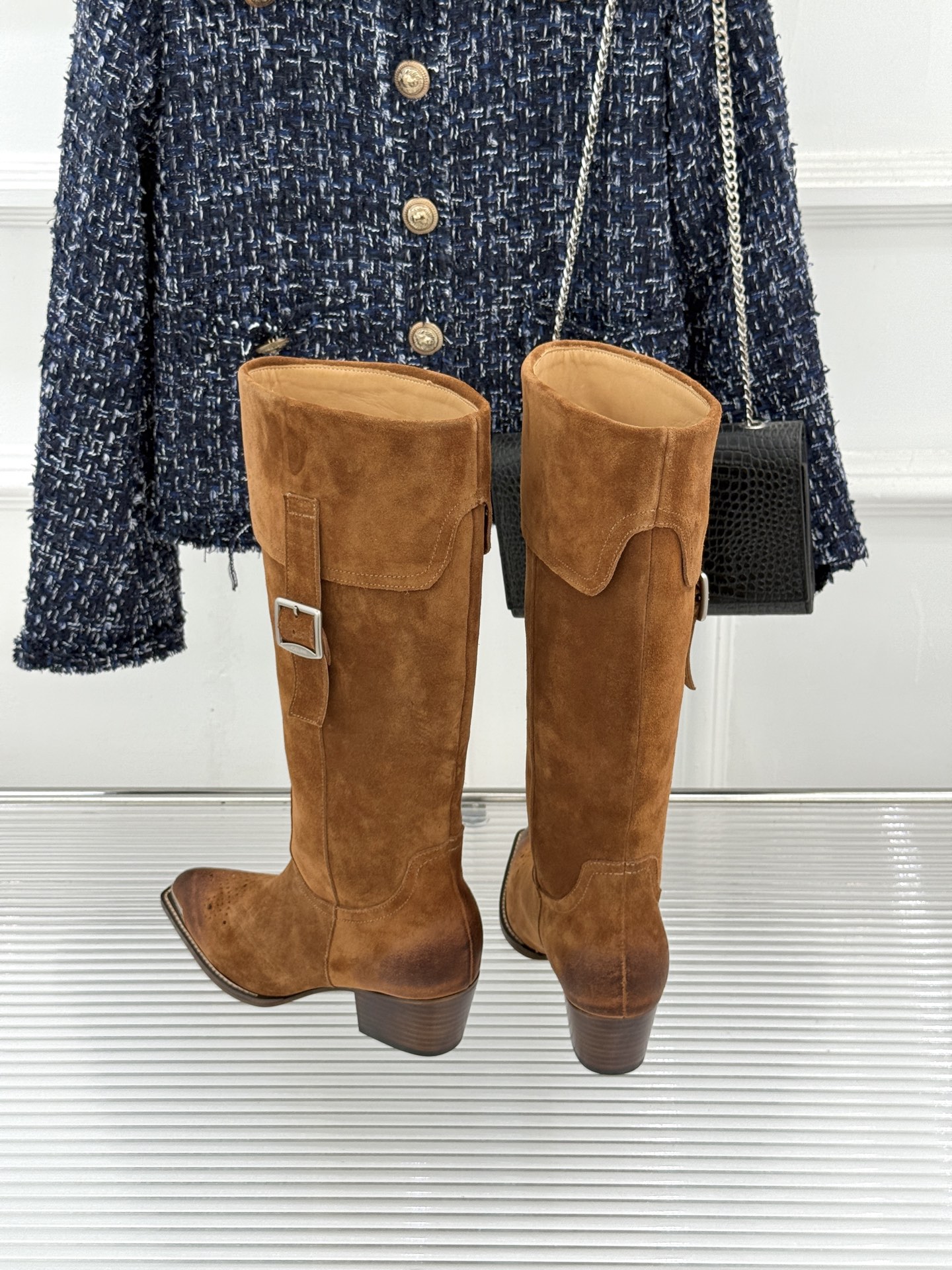 Celine /塞琳经典秋冬复古 金属头西部粗跟短靴 秋冬复古酷飒风天花板 亮面金属辨识度拉满 西部缝线复刻复古质感 粗