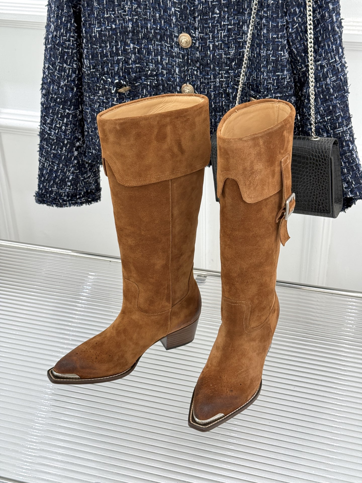Celine /塞琳经典秋冬复古 金属头西部粗跟短靴 秋冬复古酷飒风天花板 亮面金属辨识度拉满 西部缝线复刻复古质感 粗