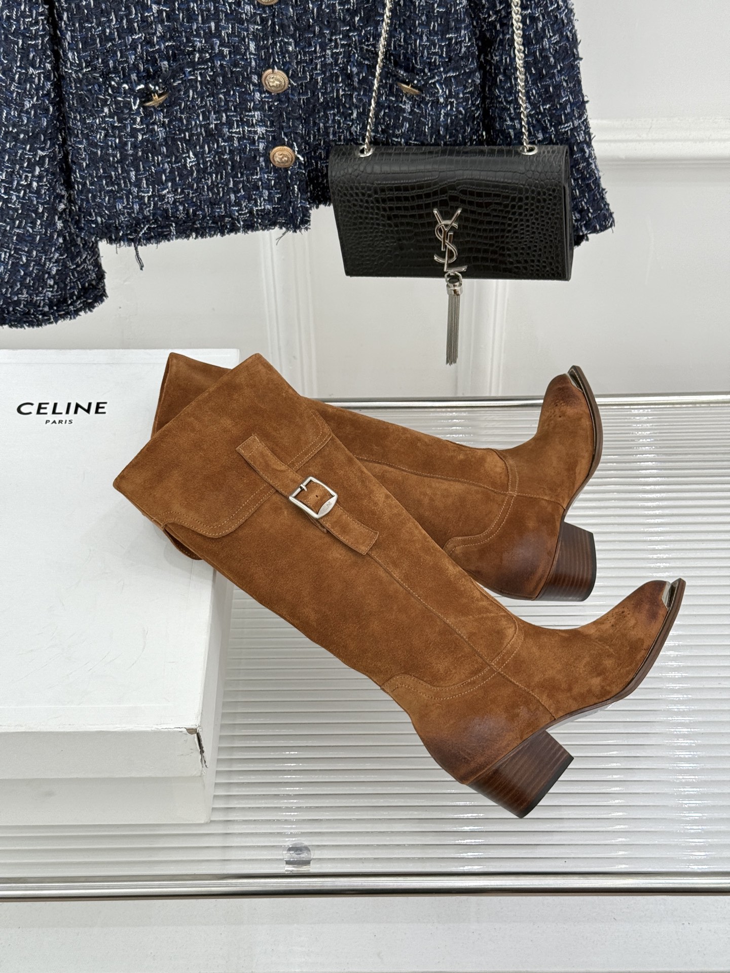 Celine /塞琳经典秋冬复古 金属头西部粗跟短靴 秋冬复古酷飒风天花板 亮面金属辨识度拉满 西部缝线复刻复古质感 粗