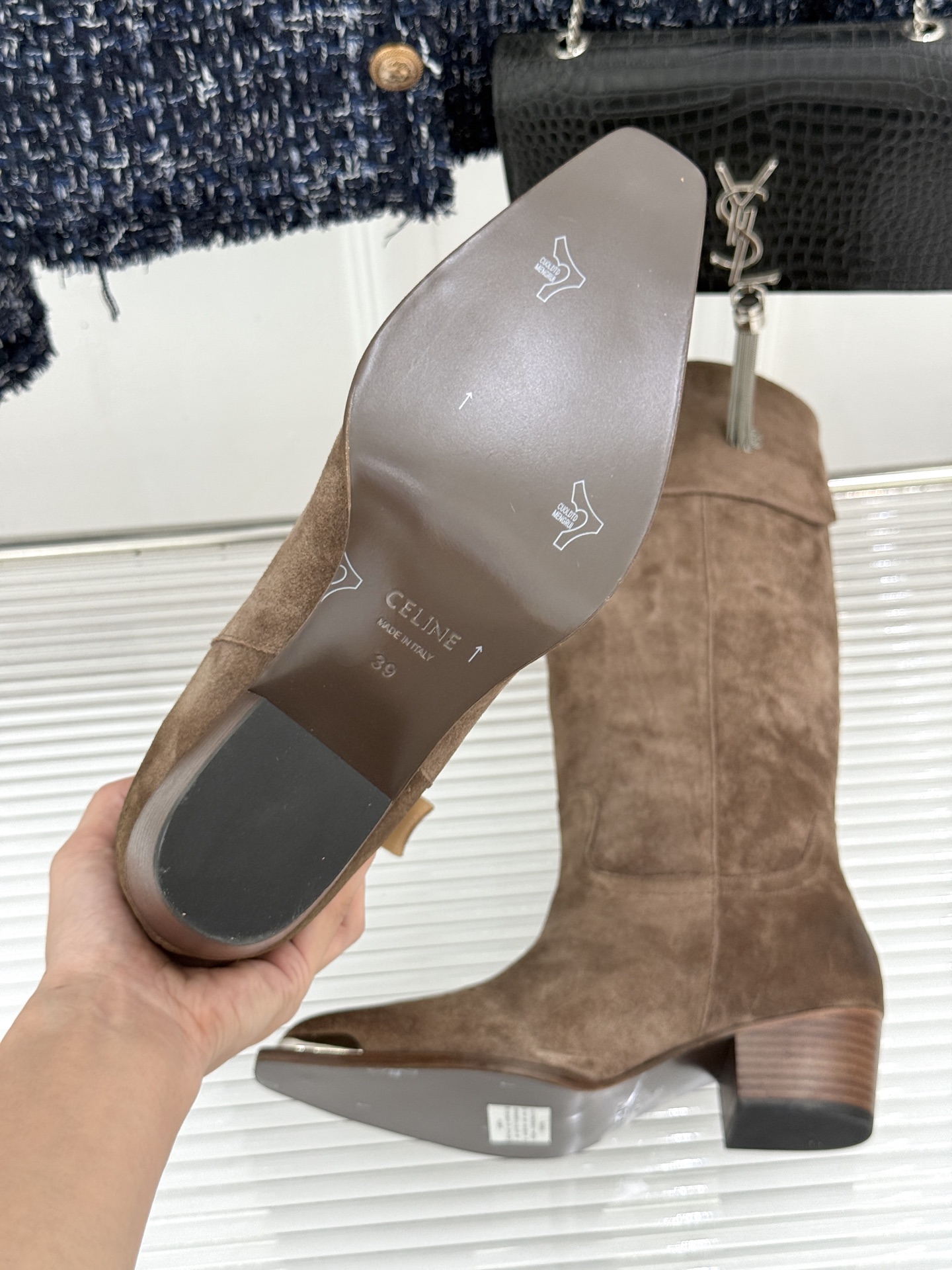 Celine /塞琳经典秋冬复古 金属头西部粗跟短靴 秋冬复古酷飒风天花板 亮面金属辨识度拉满 西部缝线复刻复古质感 粗