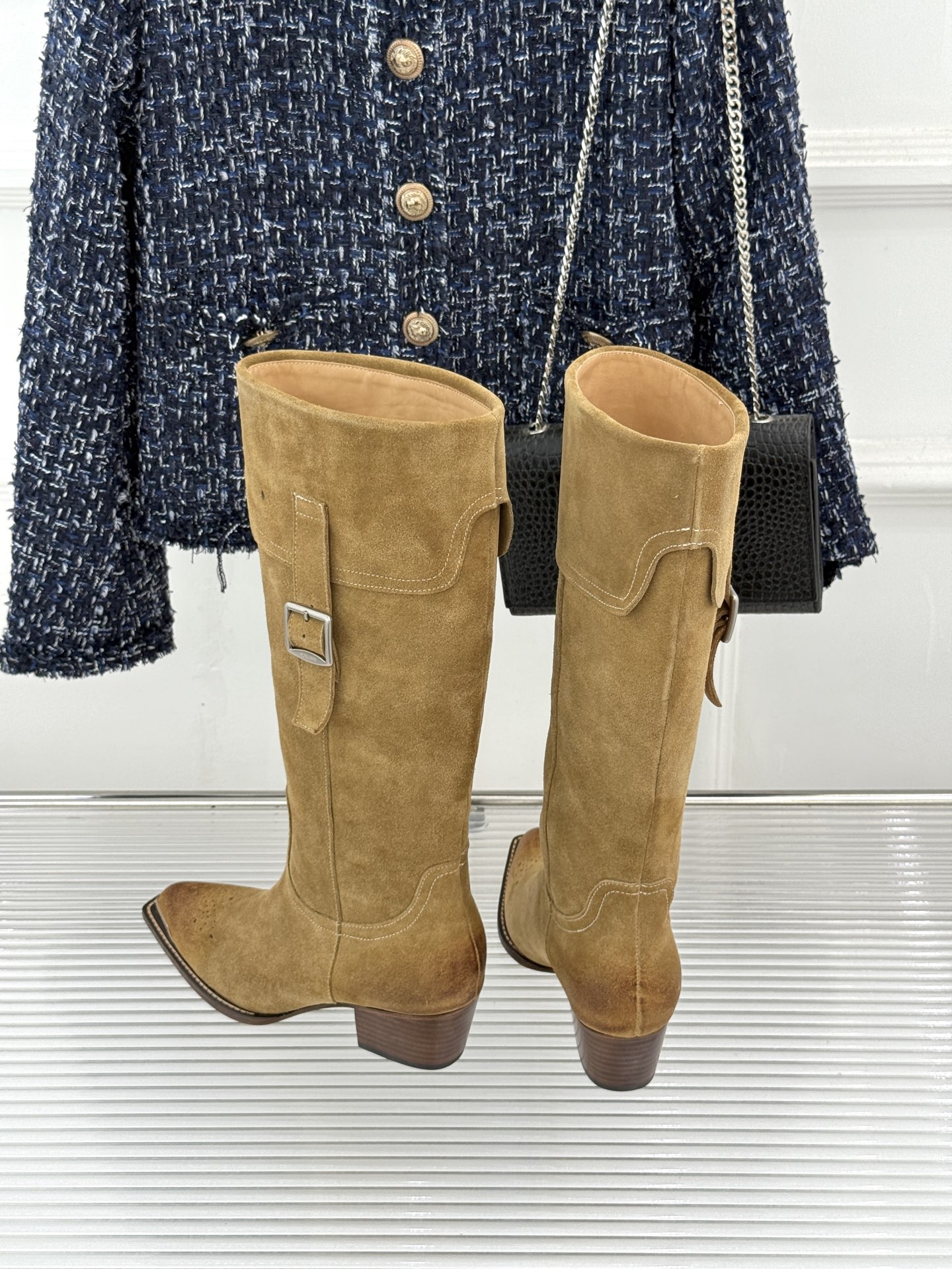 Celine /塞琳经典秋冬复古 金属头西部粗跟短靴 秋冬复古酷飒风天花板 亮面金属辨识度拉满 西部缝线复刻复古质感 粗