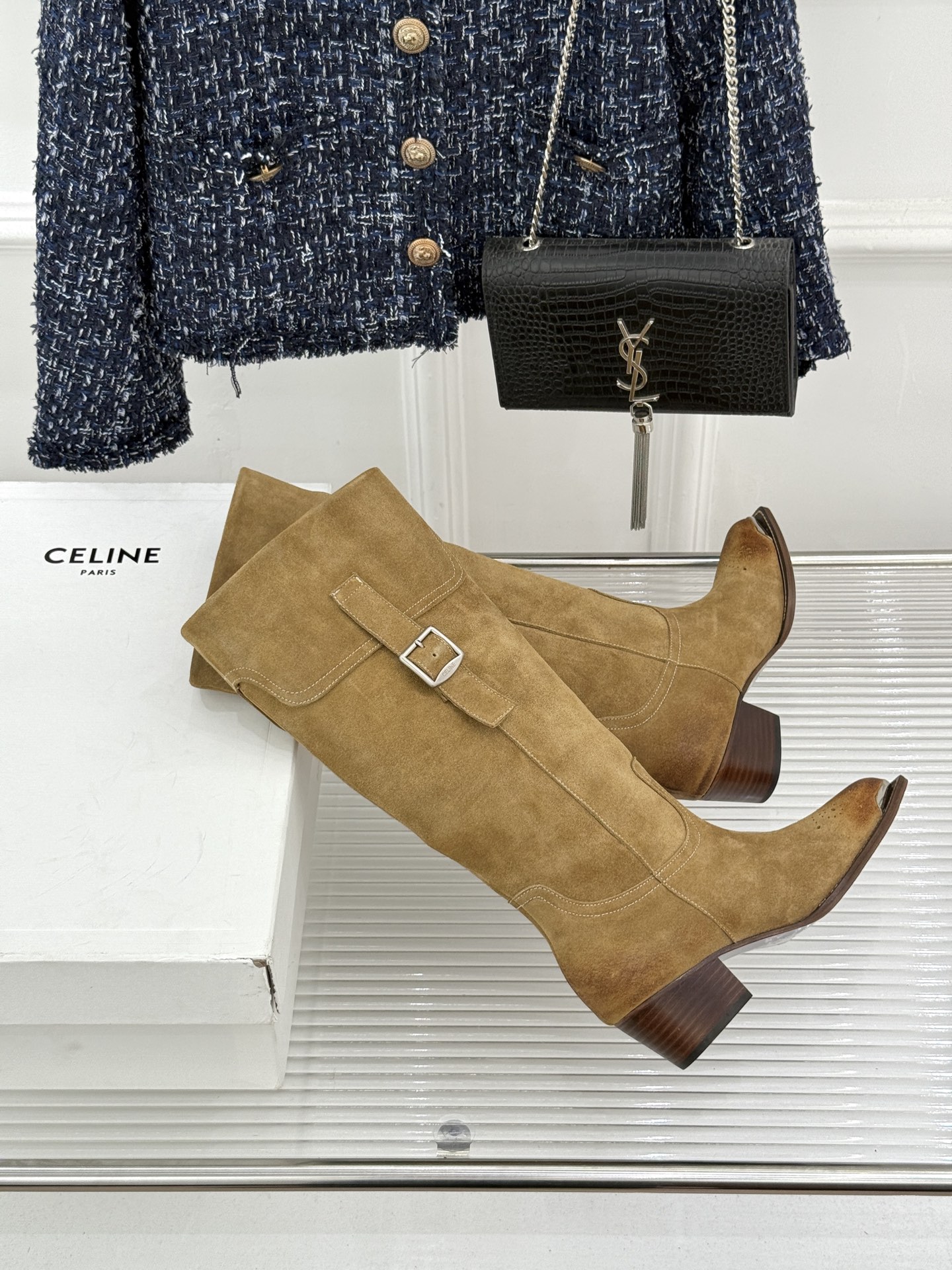 Celine /塞琳经典秋冬复古 金属头西部粗跟短靴 秋冬复古酷飒风天花板 亮面金属辨识度拉满 西部缝线复刻复古质感 粗