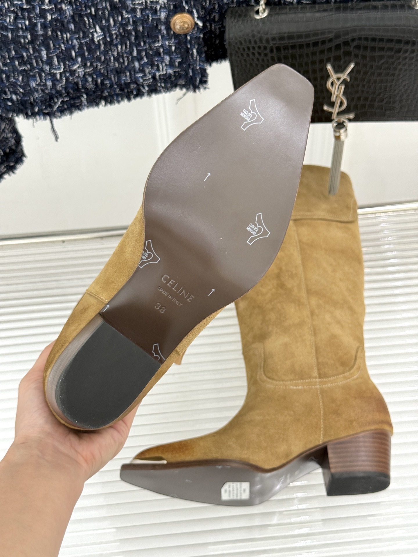 Celine /塞琳经典秋冬复古 金属头西部粗跟短靴 秋冬复古酷飒风天花板 亮面金属辨识度拉满 西部缝线复刻复古质感 粗
