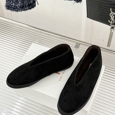 The Row 26WF新品极简复古 一脚蹬乐福鞋毛毛鞋 一脚蹬懒人专属福音 细腻质感真的超绝 平底暴走超省心 搭西装干 The Row 26WF新品极简复古 一脚蹬乐福鞋毛毛鞋 一脚蹬懒人专属福音 细腻质感真的超绝 平底暴走超省心 搭西装干