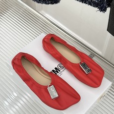 MaisonMargiela|MM6马吉拉 苹果头平底锁头芭蕾舞鞋 苹果头俏皮灵动 金属锁扣满是复古腔调 平底暴走毫无压 MaisonMargiela|MM6马吉拉 苹果头平底锁头芭蕾舞鞋 苹果头俏皮灵动 金属锁扣满是复古腔调 平底暴走毫无压