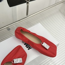 MaisonMargiela|MM6马吉拉 苹果头平底锁头芭蕾舞鞋 苹果头俏皮灵动 金属锁扣满是复古腔调 平底暴走毫无压 MaisonMargiela|MM6马吉拉 苹果头平底锁头芭蕾舞鞋 苹果头俏皮灵动 金属锁扣满是复古腔调 平底暴走毫无压