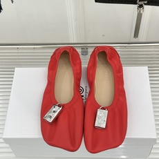 MaisonMargiela|MM6马吉拉 苹果头平底锁头芭蕾舞鞋 苹果头俏皮灵动 金属锁扣满是复古腔调 平底暴走毫无压 MaisonMargiela|MM6马吉拉 苹果头平底锁头芭蕾舞鞋 苹果头俏皮灵动 金属锁扣满是复古腔调 平底暴走毫无压