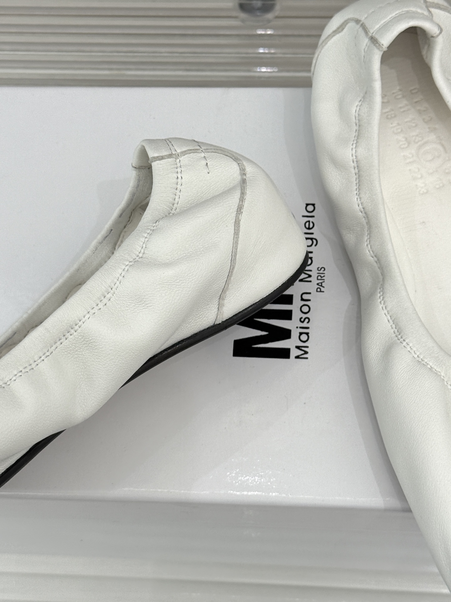 MaisonMargiela|MM6马吉拉 苹果头平底锁头芭蕾舞鞋 苹果头俏皮灵动 金属锁扣满是复古腔调 平底暴走毫无压 MaisonMargiela|MM6马吉拉 苹果头平底锁头芭蕾舞鞋 苹果头俏皮灵动 金属锁扣满是复古腔调 平底暴走毫无压