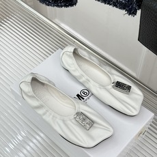 MaisonMargiela|MM6马吉拉 苹果头平底锁头芭蕾舞鞋 苹果头俏皮灵动 金属锁扣满是复古腔调 平底暴走毫无压 MaisonMargiela|MM6马吉拉 苹果头平底锁头芭蕾舞鞋 苹果头俏皮灵动 金属锁扣满是复古腔调 平底暴走毫无压
