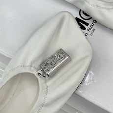 MaisonMargiela|MM6马吉拉 苹果头平底锁头芭蕾舞鞋 苹果头俏皮灵动 金属锁扣满是复古腔调 平底暴走毫无压 MaisonMargiela|MM6马吉拉 苹果头平底锁头芭蕾舞鞋 苹果头俏皮灵动 金属锁扣满是复古腔调 平底暴走毫无压