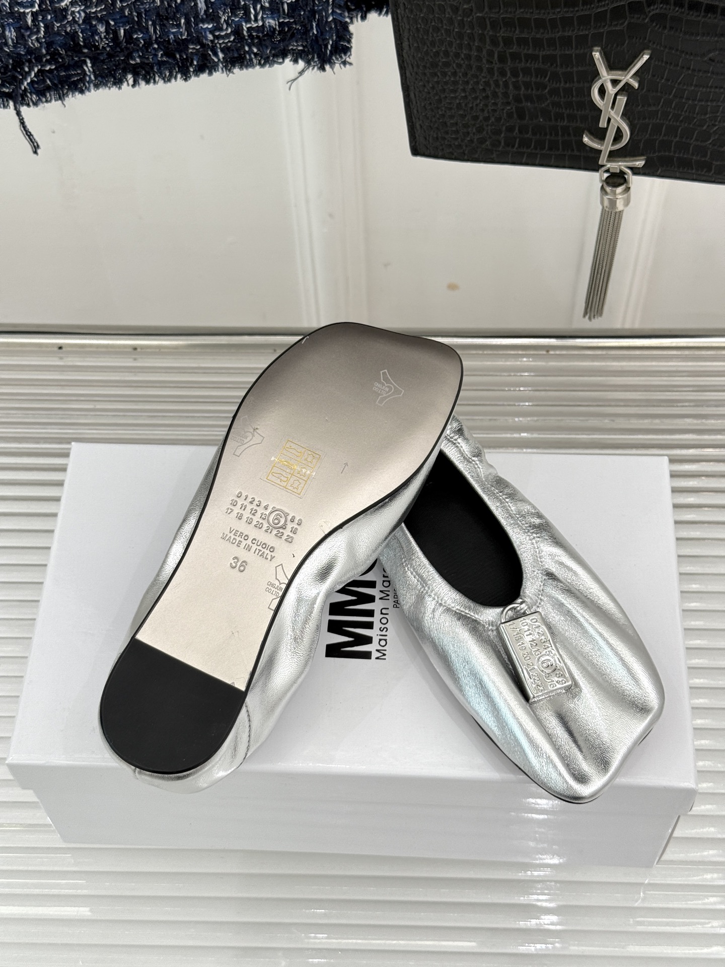 MaisonMargiela｜MM6马吉拉 苹果头平底锁头芭蕾舞鞋 苹果头俏皮灵动 金属锁扣满是复古腔调 平底暴走毫无压