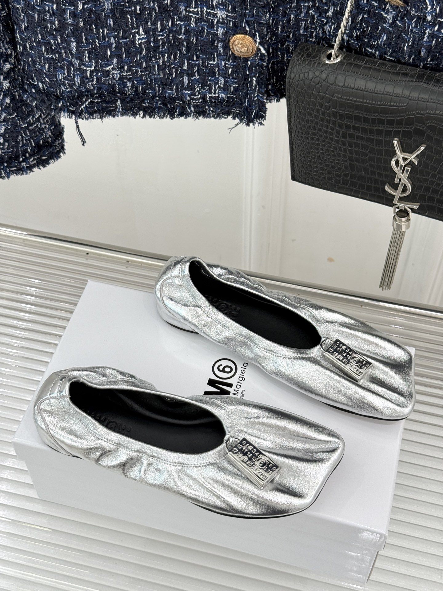 MaisonMargiela｜MM6马吉拉 苹果头平底锁头芭蕾舞鞋 苹果头俏皮灵动 金属锁扣满是复古腔调 平底暴走毫无压