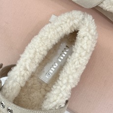 Miu Miu 26WF新品蝴蝶结 平底玛丽珍鞋毛毛鞋 绒面蝴蝶结缀于鞋头 软绒包裹平底好穿脱 秋冬上脚暖糯又舒服 复古 Miu Miu 26WF新品蝴蝶结 平底玛丽珍鞋毛毛鞋 绒面蝴蝶结缀于鞋头 软绒包裹平底好穿脱 秋冬上脚暖糯又舒服 复古