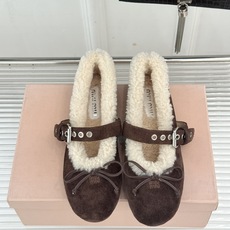 Miu Miu 26WF新品蝴蝶结 平底玛丽珍鞋毛毛鞋 绒面蝴蝶结缀于鞋头 软绒包裹平底好穿脱 秋冬上脚暖糯又舒服 复古 Miu Miu 26WF新品蝴蝶结 平底玛丽珍鞋毛毛鞋 绒面蝴蝶结缀于鞋头 软绒包裹平底好穿脱 秋冬上脚暖糯又舒服 复古