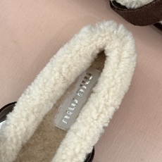 Miu Miu 26WF新品蝴蝶结 平底玛丽珍鞋毛毛鞋 绒面蝴蝶结缀于鞋头 软绒包裹平底好穿脱 秋冬上脚暖糯又舒服 复古 Miu Miu 26WF新品蝴蝶结 平底玛丽珍鞋毛毛鞋 绒面蝴蝶结缀于鞋头 软绒包裹平底好穿脱 秋冬上脚暖糯又舒服 复古
