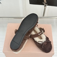 Miu Miu 26WF新品蝴蝶结 平底玛丽珍鞋毛毛鞋 绒面蝴蝶结缀于鞋头 软绒包裹平底好穿脱 秋冬上脚暖糯又舒服 复古 Miu Miu 26WF新品蝴蝶结 平底玛丽珍鞋毛毛鞋 绒面蝴蝶结缀于鞋头 软绒包裹平底好穿脱 秋冬上脚暖糯又舒服 复古