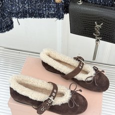 Miu Miu 26WF新品蝴蝶结 平底玛丽珍鞋毛毛鞋 绒面蝴蝶结缀于鞋头 软绒包裹平底好穿脱 秋冬上脚暖糯又舒服 复古 Miu Miu 26WF新品蝴蝶结 平底玛丽珍鞋毛毛鞋 绒面蝴蝶结缀于鞋头 软绒包裹平底好穿脱 秋冬上脚暖糯又舒服 复古