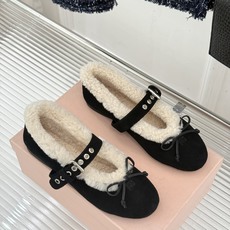 Miu Miu 26WF新品蝴蝶结 平底玛丽珍鞋毛毛鞋 绒面蝴蝶结缀于鞋头 软绒包裹平底好穿脱 秋冬上脚暖糯又舒服 复古 Miu Miu 26WF新品蝴蝶结 平底玛丽珍鞋毛毛鞋 绒面蝴蝶结缀于鞋头 软绒包裹平底好穿脱 秋冬上脚暖糯又舒服 复古