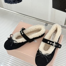 Miu Miu 26WF新品蝴蝶结 平底玛丽珍鞋毛毛鞋 绒面蝴蝶结缀于鞋头 软绒包裹平底好穿脱 秋冬上脚暖糯又舒服 复古 Miu Miu 26WF新品蝴蝶结 平底玛丽珍鞋毛毛鞋 绒面蝴蝶结缀于鞋头 软绒包裹平底好穿脱 秋冬上脚暖糯又舒服 复古
