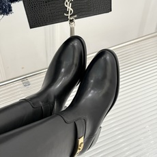 Ferragamo/菲拉格慕26WF新品 皮带扣低跟骑士靴长靴 鎏金Hug扣精致吸睛 柔滑小牛皮高级感拉满 低跟舒适超好 Ferragamo/菲拉格慕26WF新品 皮带扣低跟骑士靴长靴 鎏金Hug扣精致吸睛 柔滑小牛皮高级感拉满 低跟舒适超好