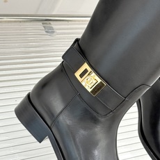 Ferragamo/菲拉格慕26WF新品 皮带扣低跟骑士靴长靴 鎏金Hug扣精致吸睛 柔滑小牛皮高级感拉满 低跟舒适超好 Ferragamo/菲拉格慕26WF新品 皮带扣低跟骑士靴长靴 鎏金Hug扣精致吸睛 柔滑小牛皮高级感拉满 低跟舒适超好
