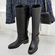 Ferragamo/菲拉格慕26WF新品 皮带扣低跟骑士靴长靴 鎏金Hug扣精致吸睛 柔滑小牛皮高级感拉满 低跟舒适超好 Ferragamo/菲拉格慕26WF新品 皮带扣低跟骑士靴长靴 鎏金Hug扣精致吸睛 柔滑小牛皮高级感拉满 低跟舒适超好