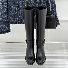 Ferragamo/菲拉格慕26WF新品 皮带扣低跟骑士靴长靴 鎏金Hug扣精致吸睛 柔滑小牛皮高级感拉满 低跟舒适超好 Ferragamo/菲拉格慕26WF新品 皮带扣低跟骑士靴长靴 鎏金Hug扣精致吸睛 柔滑小牛皮高级感拉满 低跟舒适超好