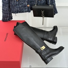 Ferragamo/菲拉格慕26WF新品 皮带扣低跟骑士靴长靴 鎏金Hug扣精致吸睛 柔滑小牛皮高级感拉满 低跟舒适超好 Ferragamo/菲拉格慕26WF新品 皮带扣低跟骑士靴长靴 鎏金Hug扣精致吸睛 柔滑小牛皮高级感拉满 低跟舒适超好