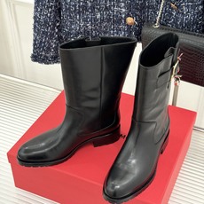 Ferragamo/菲拉格慕26WF新品 Gancio扣饰机车靴短靴 经典Gancio扣质感超绝 牛皮靴身细腻又高级 粗 Ferragamo/菲拉格慕26WF新品 Gancio扣饰机车靴短靴 经典Gancio扣质感超绝 牛皮靴身细腻又高级 粗
