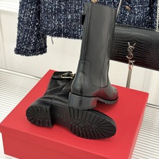 Ferragamo/菲拉格慕26WF新品 Gancio扣饰机车靴短靴 经典Gancio扣质感超绝 牛皮靴身细腻又高级 粗 Ferragamo/菲拉格慕26WF新品 Gancio扣饰机车靴短靴 经典Gancio扣质感超绝 牛皮靴身细腻又高级 粗