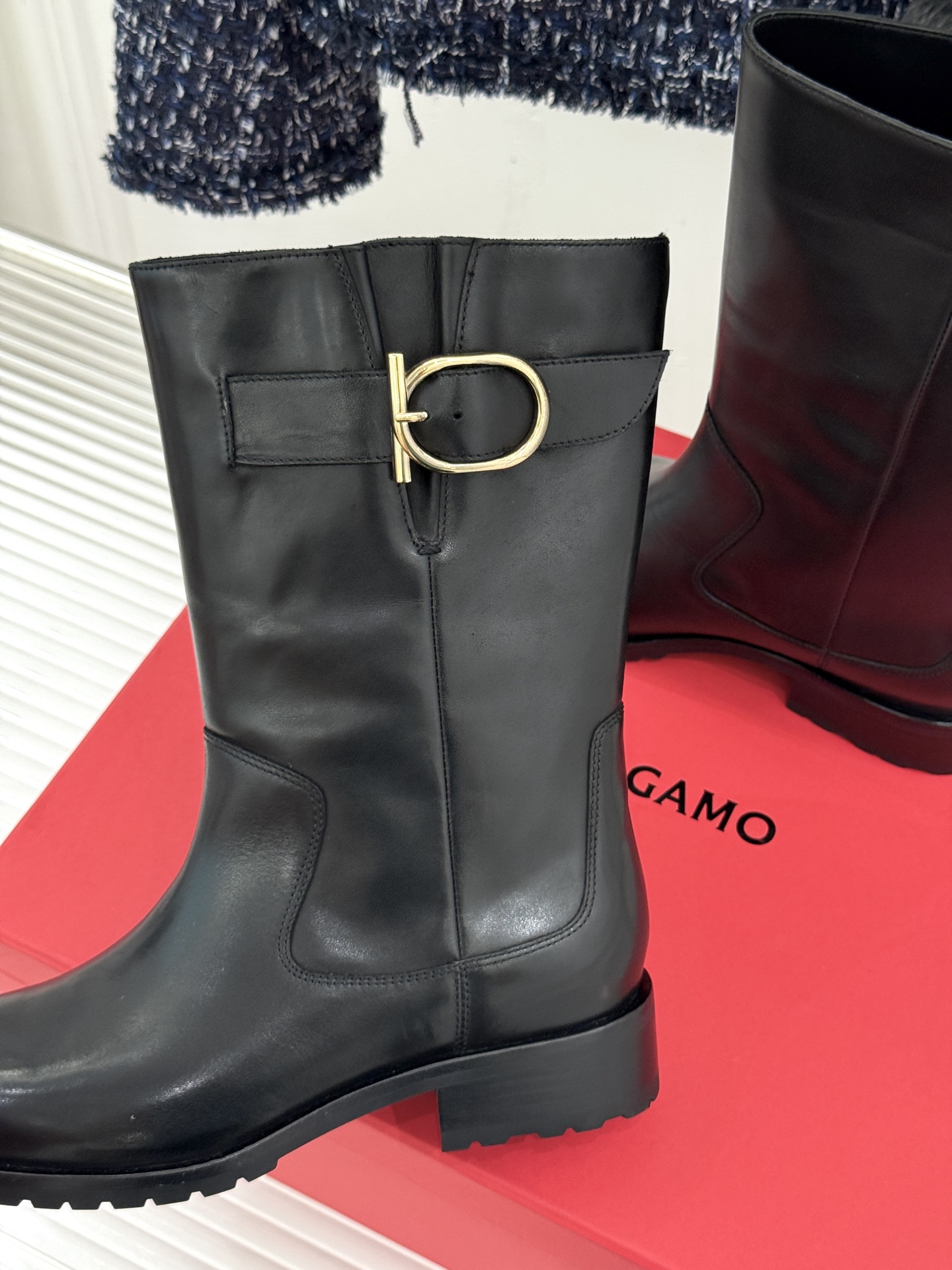 Ferragamo/菲拉格慕26WF新品 Gancio扣饰机车靴短靴 经典Gancio扣质感超绝 牛皮靴身细腻又高级 粗 Ferragamo/菲拉格慕26WF新品 Gancio扣饰机车靴短靴 经典Gancio扣质感超绝 牛皮靴身细腻又高级 粗