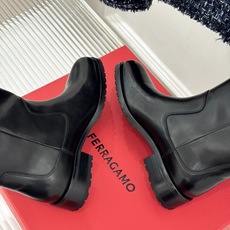 Ferragamo/菲拉格慕26WF新品 Gancio扣饰机车靴短靴 经典Gancio扣质感超绝 牛皮靴身细腻又高级 粗 Ferragamo/菲拉格慕26WF新品 Gancio扣饰机车靴短靴 经典Gancio扣质感超绝 牛皮靴身细腻又高级 粗