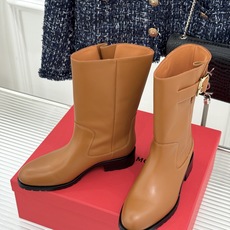 顶版 Ferragamo/菲拉格慕26WF新品 Gancio扣饰机车靴短靴 经典Gancio扣质感超绝 牛皮靴身细腻又 顶版 Ferragamo/菲拉格慕26WF新品 Gancio扣饰机车靴短靴 经典Gancio扣质感超绝 牛皮靴身细腻又
