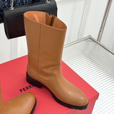 顶版 Ferragamo/菲拉格慕26WF新品 Gancio扣饰机车靴短靴 经典Gancio扣质感超绝 牛皮靴身细腻又 顶版 Ferragamo/菲拉格慕26WF新品 Gancio扣饰机车靴短靴 经典Gancio扣质感超绝 牛皮靴身细腻又