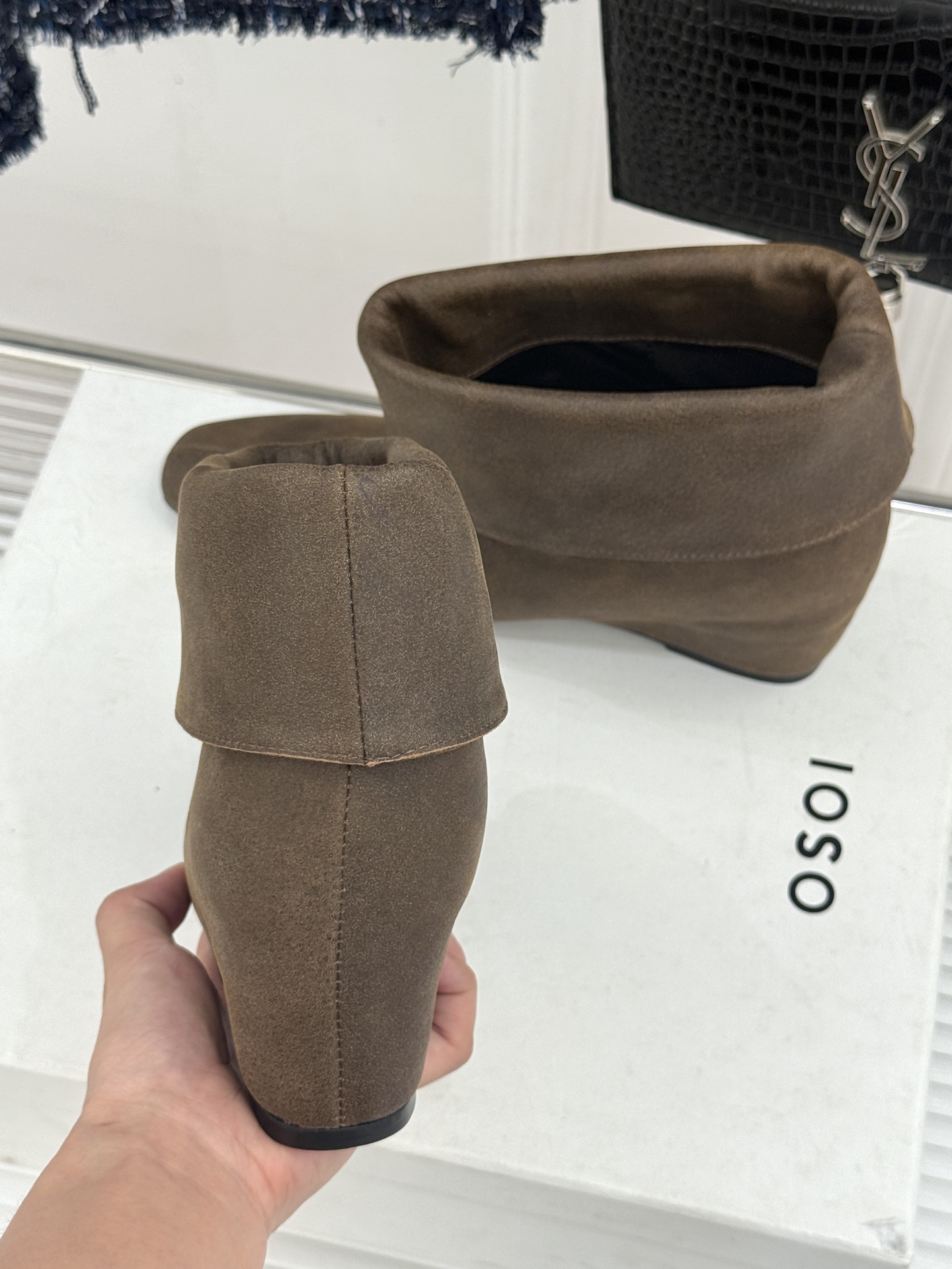 QSOI 26WF新品复古 翻边两穿内增高短靴  翻边解锁两穿玩法 隐形内增高拉长比例 软牛皮触感超细腻 靴型修饰腿型超
