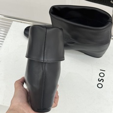 QSOI 26WF新品复古 翻边两穿内增高短靴 翻边解锁两穿玩法 隐形内增高拉长比例 软牛皮触感超细腻 靴型修饰腿型超 QSOI 26WF新品复古 翻边两穿内增高短靴 翻边解锁两穿玩法 隐形内增高拉长比例 软牛皮触感超细腻 靴型修饰腿型超