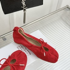 MaisonMargiela|MM6马吉拉 复古蝴蝶结分趾玛丽珍鞋 蝴蝶结缀饰柔化先锋感 经典Tabi分趾设计 牛皮肌理 MaisonMargiela|MM6马吉拉 复古蝴蝶结分趾玛丽珍鞋 蝴蝶结缀饰柔化先锋感 经典Tabi分趾设计 牛皮肌理