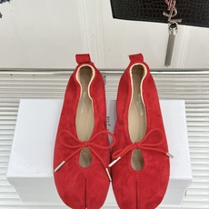 MaisonMargiela|MM6马吉拉 复古蝴蝶结分趾玛丽珍鞋 蝴蝶结缀饰柔化先锋感 经典Tabi分趾设计 牛皮肌理 MaisonMargiela|MM6马吉拉 复古蝴蝶结分趾玛丽珍鞋 蝴蝶结缀饰柔化先锋感 经典Tabi分趾设计 牛皮肌理